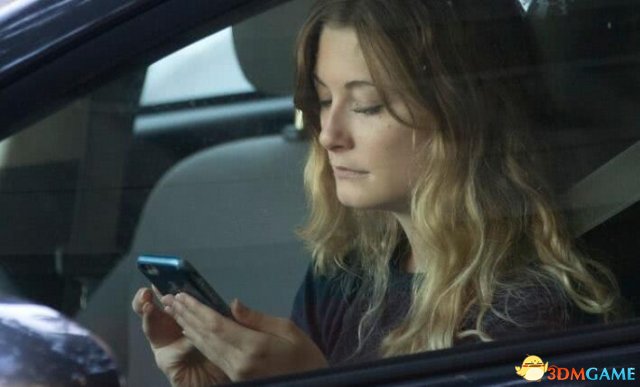 美国新法案禁止司机触碰屏幕 或改变使用手机习惯