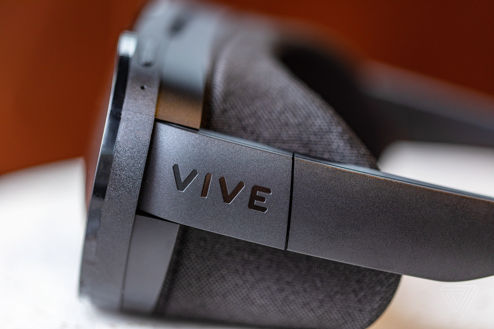 HTC最新Vive Flow设备：外形轻薄售价500美元